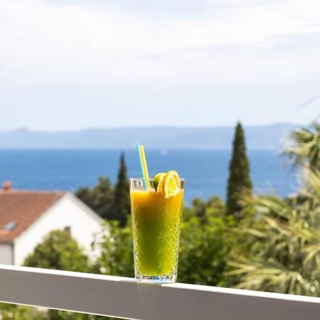 Holiday In Bol **** Yellow Esterno foto